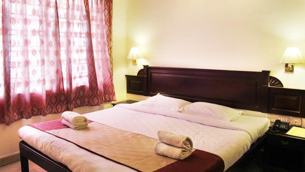 Hotel Archana Inn Kochi Zewnętrze zdjęcie