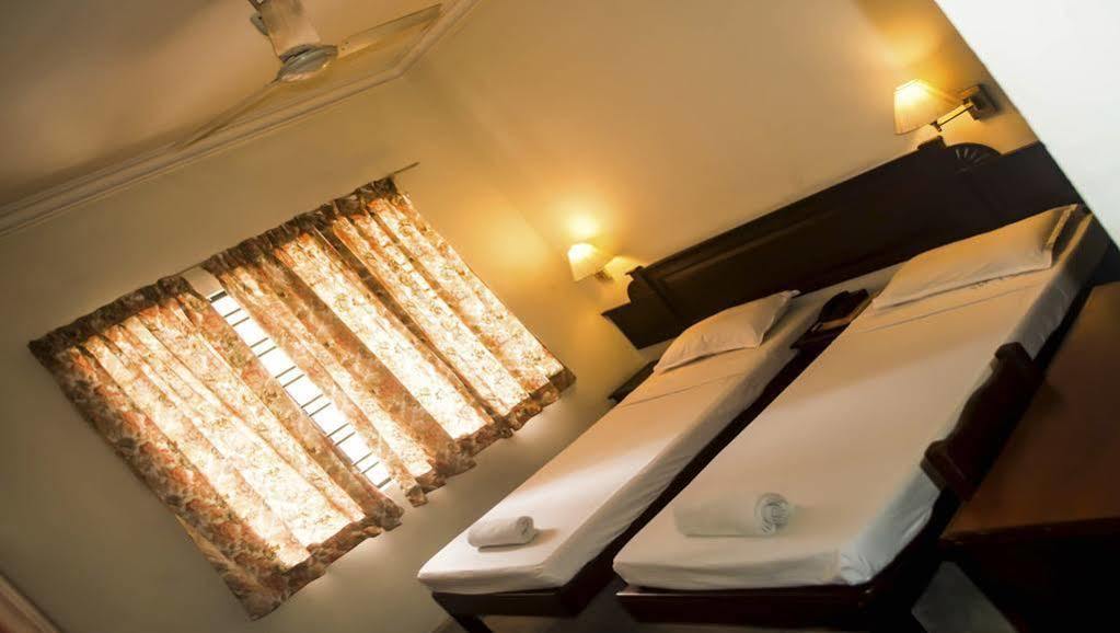 Hotel Archana Inn Kochi Zewnętrze zdjęcie